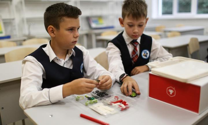 Ещё больше возможностей в выборе профессии: в Омске открылся новый технопарк для школьников 