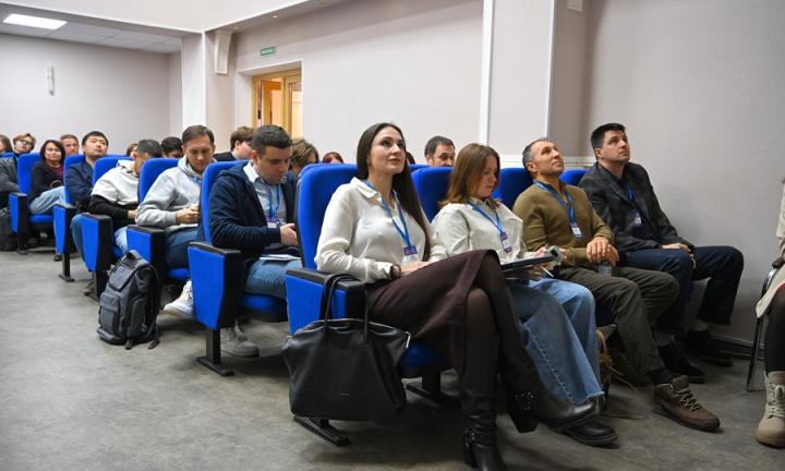 Приложение для счастья, платформа для независимых театров и самостоятельных экскурсий: стартапы представили на форуме в Омске