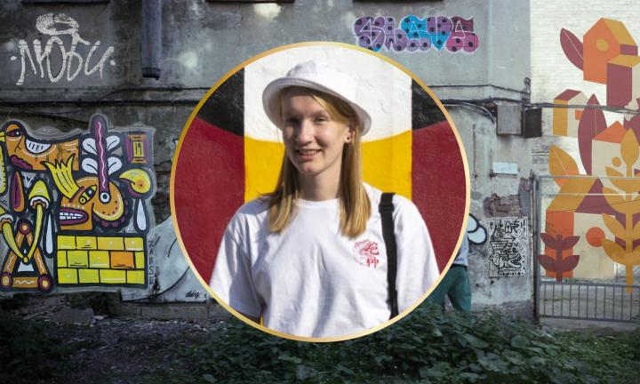 «В своих рисунках я стараюсь передать состояние игривости и расширенных зрачков, как у кота, бегущего за лазерной указкой»: Художница Саша Хохлова в серии материалов «Уличные»