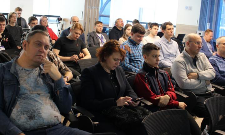 Как управлять командой, ориентироваться на метрики и не залезть на «дохлую лошадь»: топовые спикеры о разработке IT-продуктов