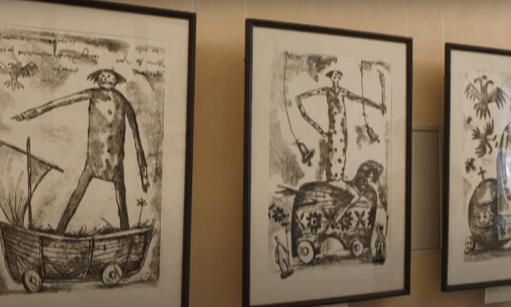 «Я стал в позицию шута, который вышел на городскую площадь и демонстрирует балаганный театр, где в главной роли русский император»: в музее «Искусство Омска» проходит выставка о Петре I