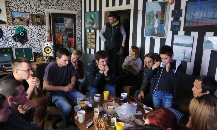 Зачем «Сугроб» Таре и почему художники не бегут из провинции? Знакомимся с творческим объединением и его новой площадкой