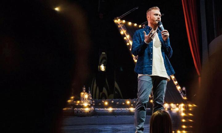 «Это я где-то в Будапеште?»: комик Евгений Чебатков восхитился архитектурой Омска