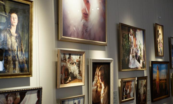 Микс эпохи рококо и осознанного потребления после омского «Эрмитажа» покажут в Берлине