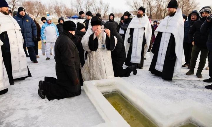 От освященной воды до ледяной купели. Как безопасно отметить Крещение в Омске и области