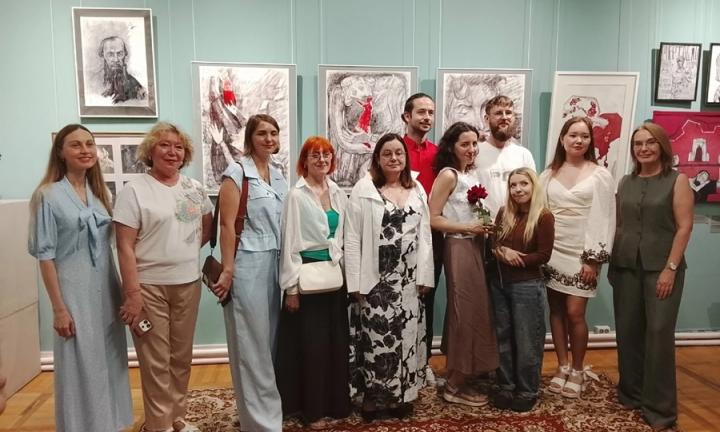В омском музее «Либеров-центр» открылась выставка «Достоевский. Связь поколений»
