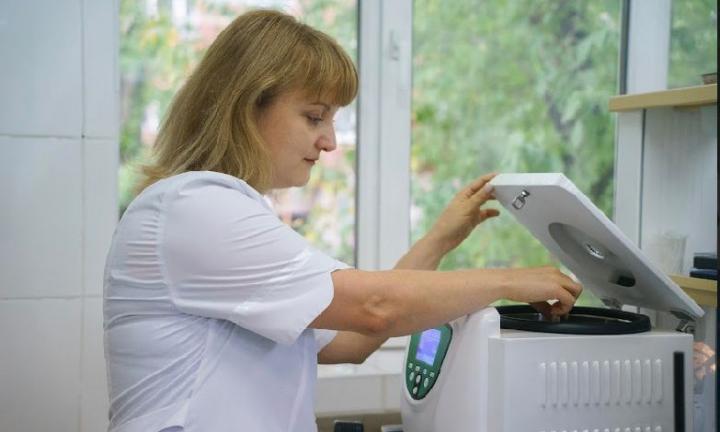 Омские учёные придумали способ обработки продуктов, который лучше сохраняет их свойства