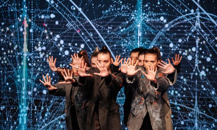 «История о силе слов и поступков»: в ОмГТУ откроется выставка и пройдет спектакль от театра мод «ОбраZ»