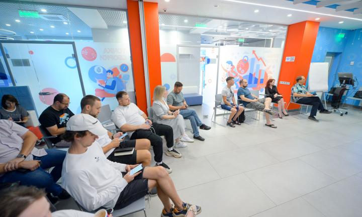 Пожизненный бесплатный кофе за токен, искусство, подрывные инновации и цифровой ГУЛАГ: дискуссия об NFT 