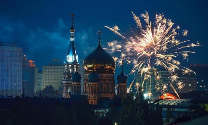 Как Омск поздравили с днём рождения бренды и известные люди